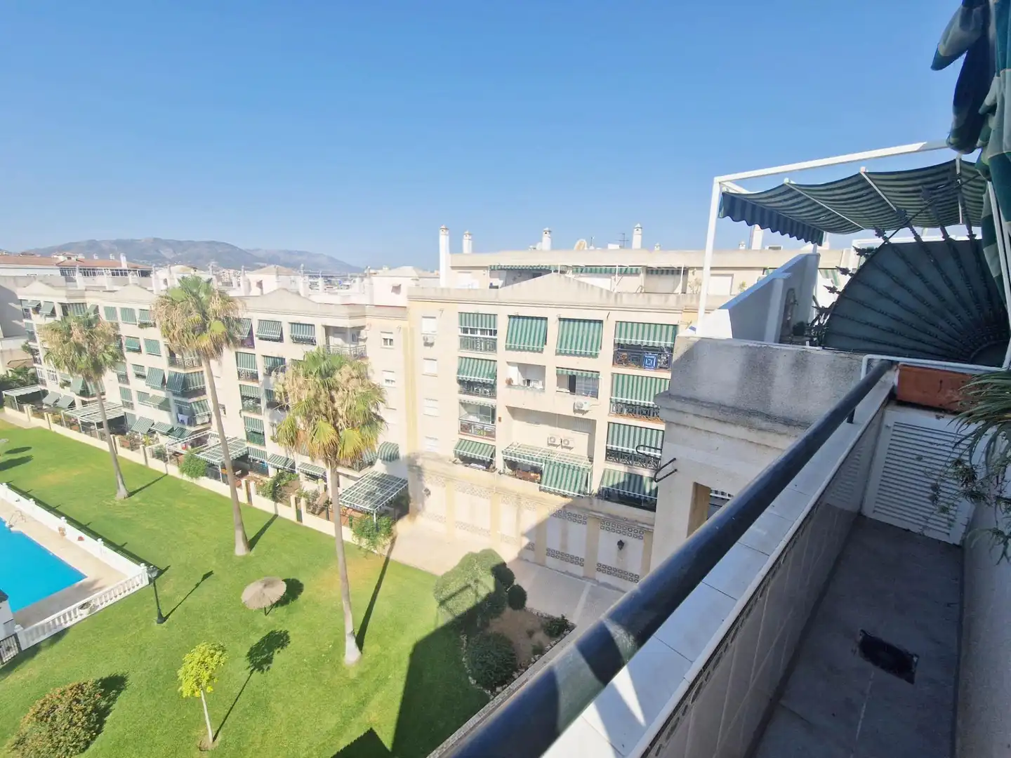 Vista exterior de Àtic en venda en Málaga amb Aire condicionat, Calefacció i Jardí privat