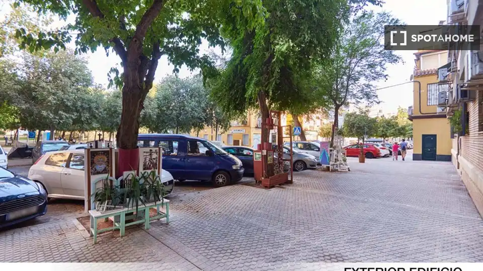 Parking de Piso para compartir en Sevilla con Aire acondicionado, Terraza y Amueblado