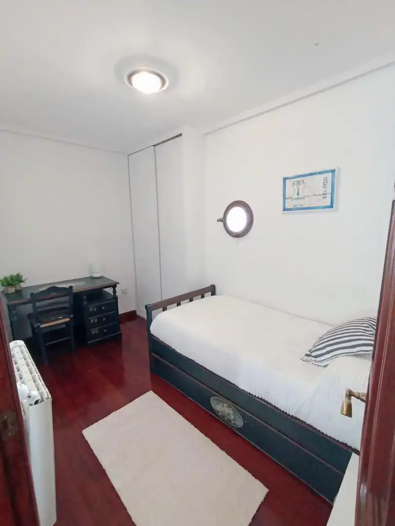 Schlafzimmer von Wohnung zur Miete in Santander mit Heizung, Terrasse und Möbliert