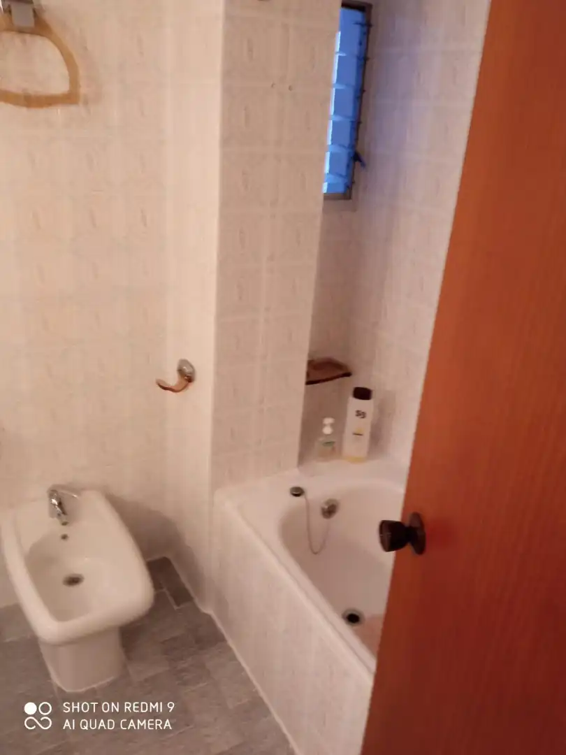 Bathroom of Flat for rent in Valencia  with Air Conditioner, Furnished and Oven