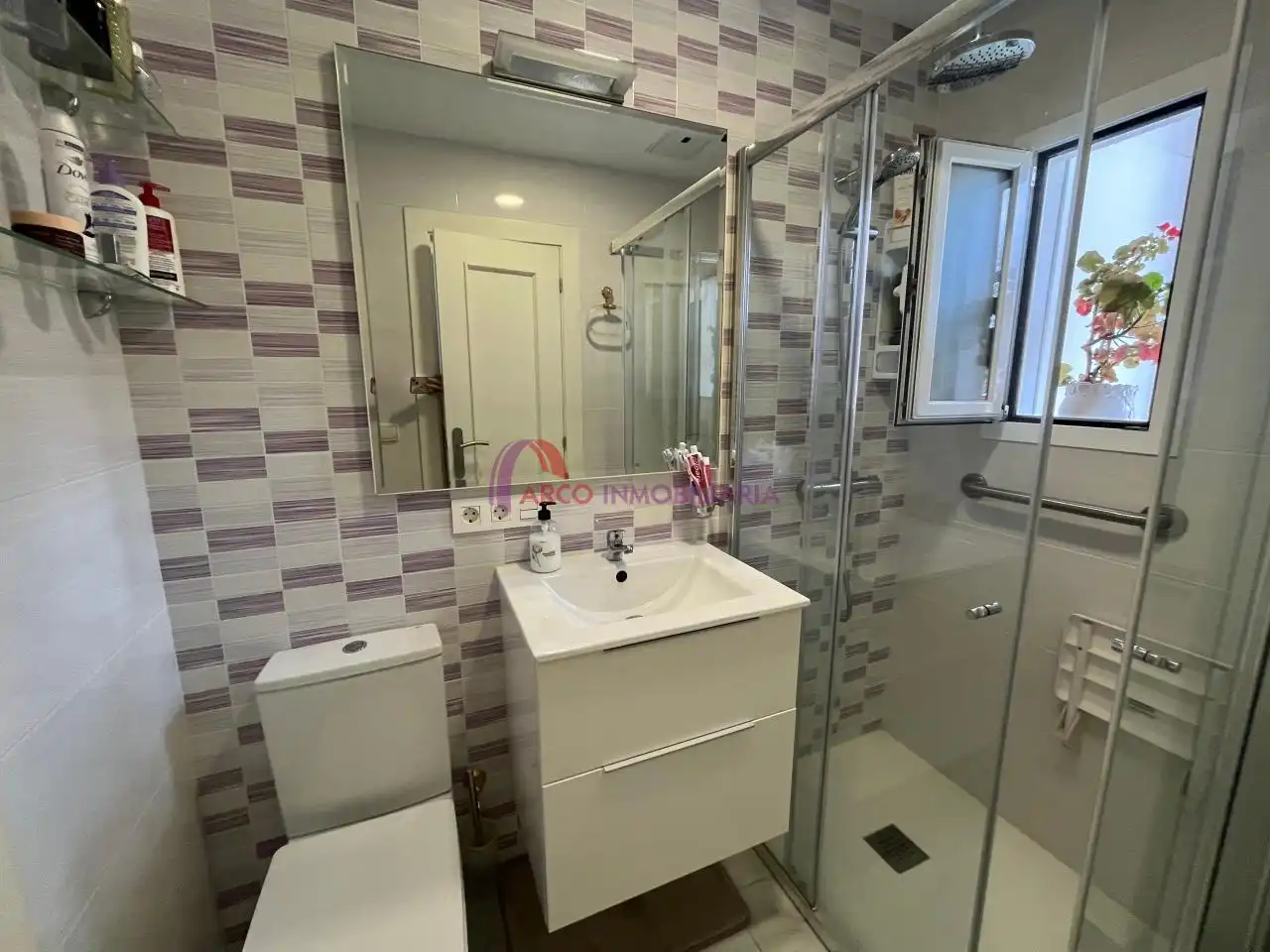 Bathroom of Detached homes for sale in Burgos  with Heating, Private garden and Parquet flooring