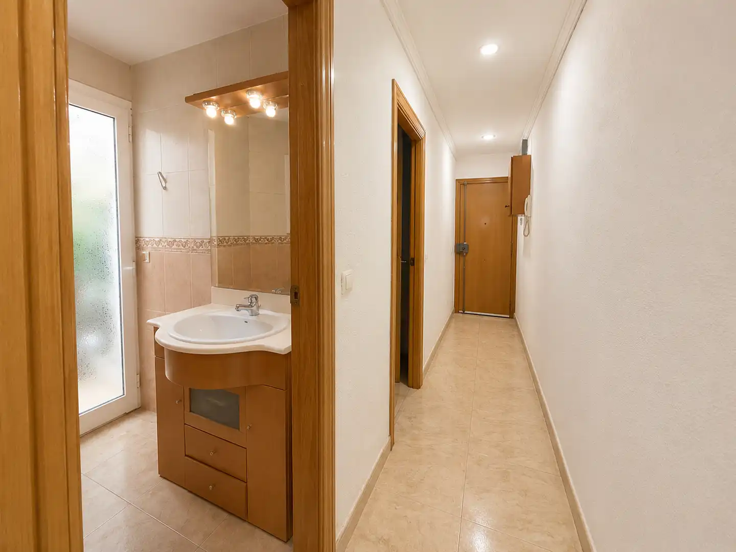 Flat for sale in Santa Coloma de Gramenet  with Air Conditioner, Heating and Washing machine