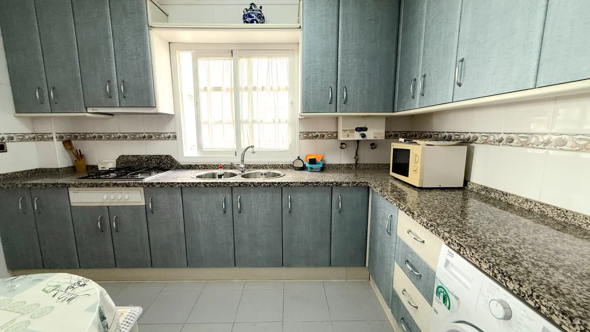 Flat with terrace to rent in Calle Infantes 31, imagen 3