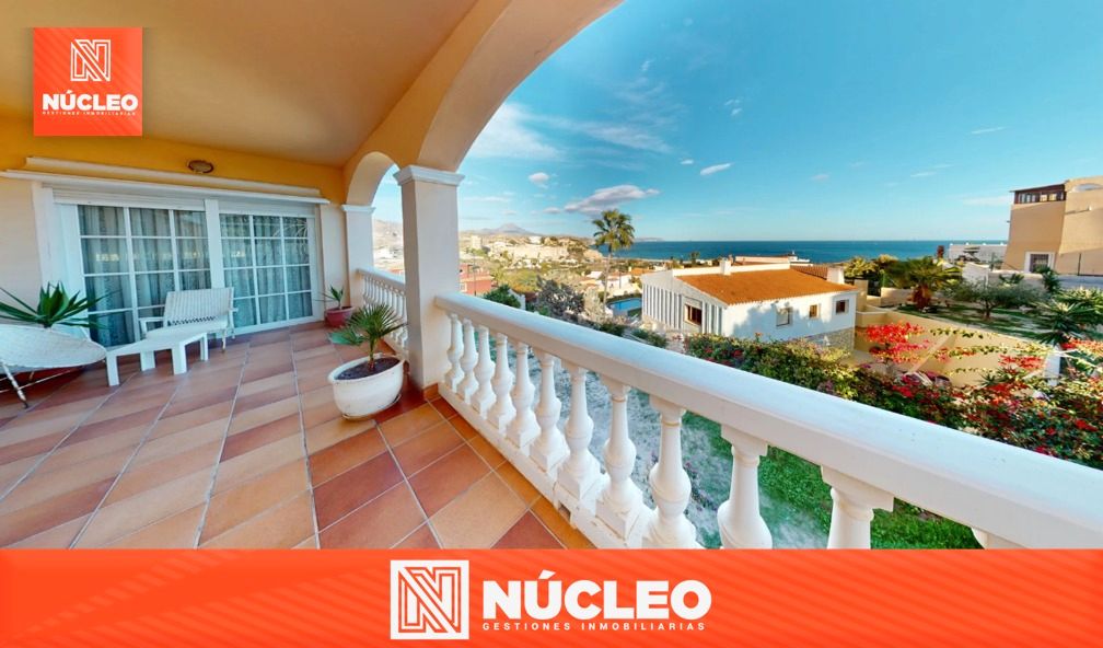 Vista exterior de Casa o xalet en venda en El Campello amb Aire condicionat, Calefacció i Jardí privat