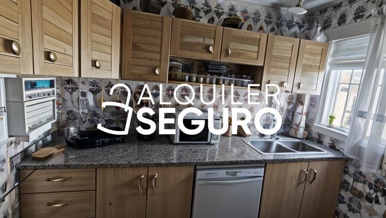 Cuina de Pis de lloguer en  Sevilla Capital amb Aire condicionat, Terrassa i Moblat