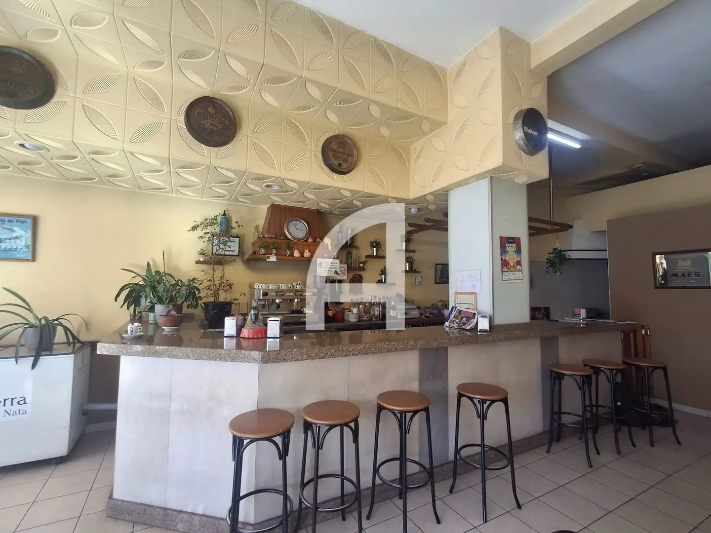 Locale commerciale in vendita a Av. do Fragoso