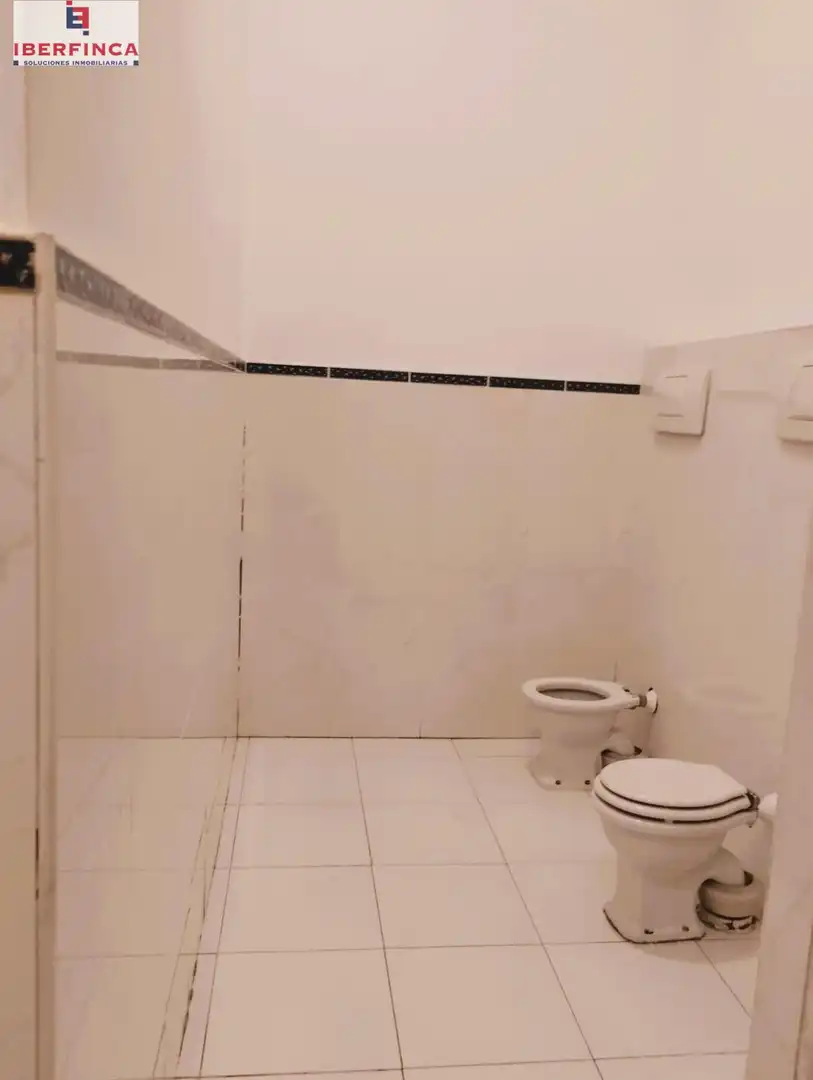 Baño de Local de alquiler en Valladolid