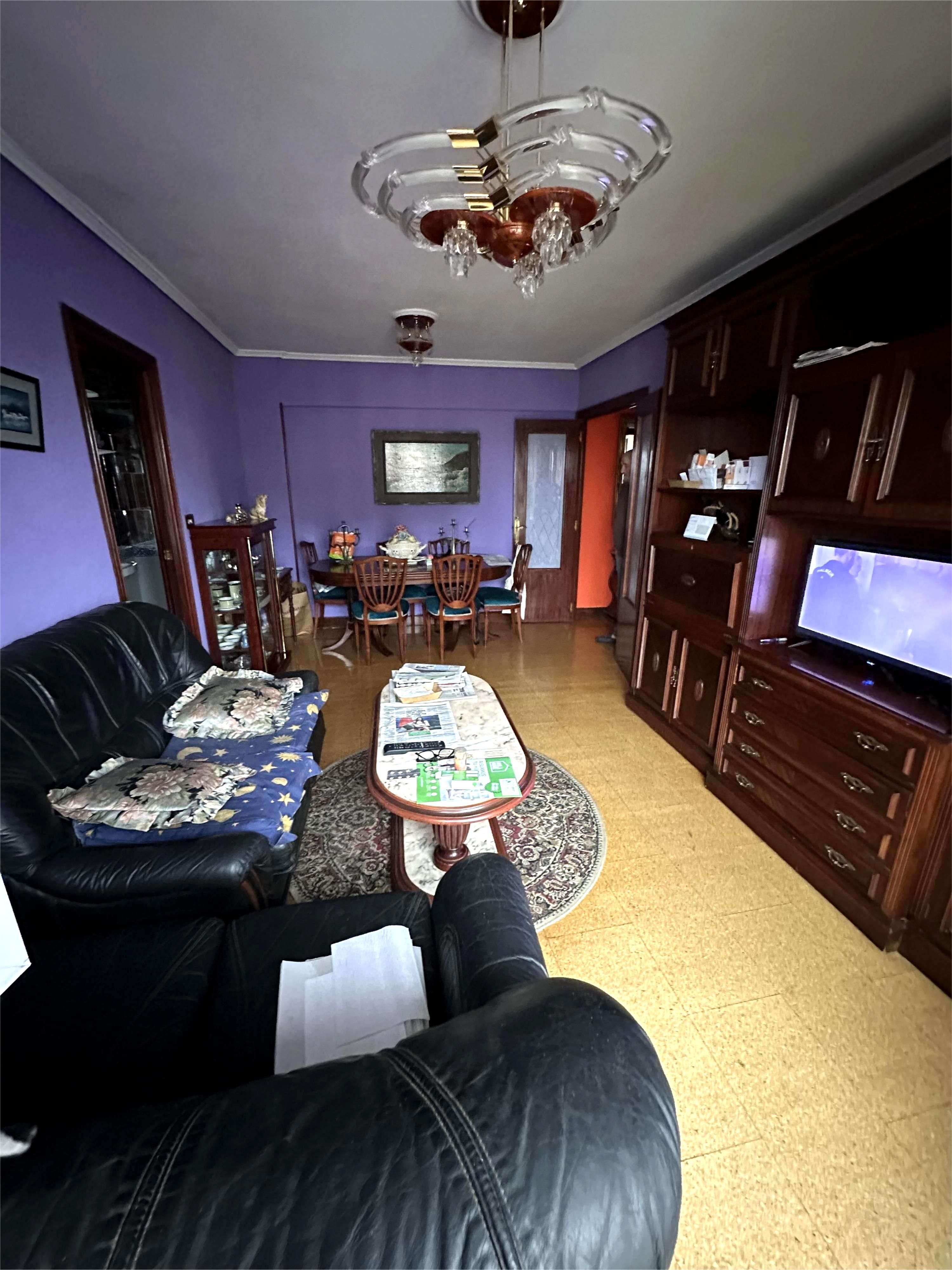 Sala d'estar de Pis en venda en Barakaldo  amb Moblat i Balcó