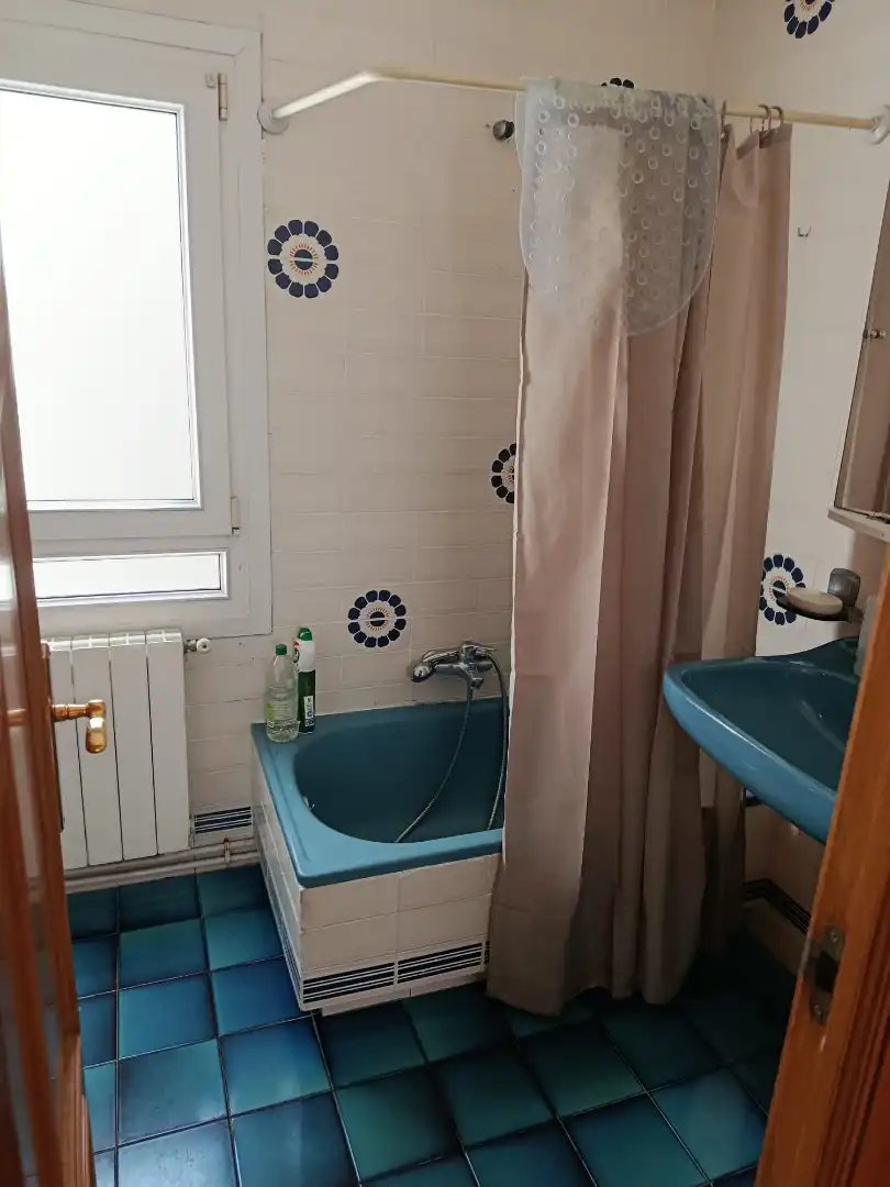 Baño de Piso de alquiler en Santander con Calefacción y Amueblado
