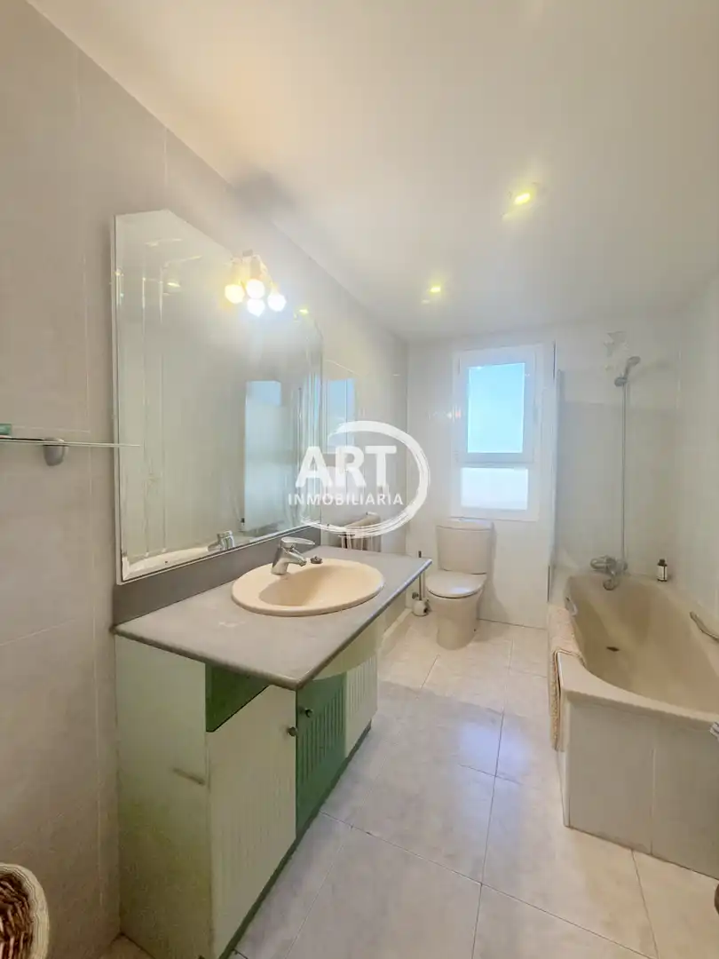 Bathroom of Houses for sale in L'Eliana  with Air Conditioner, Heating and Private garden