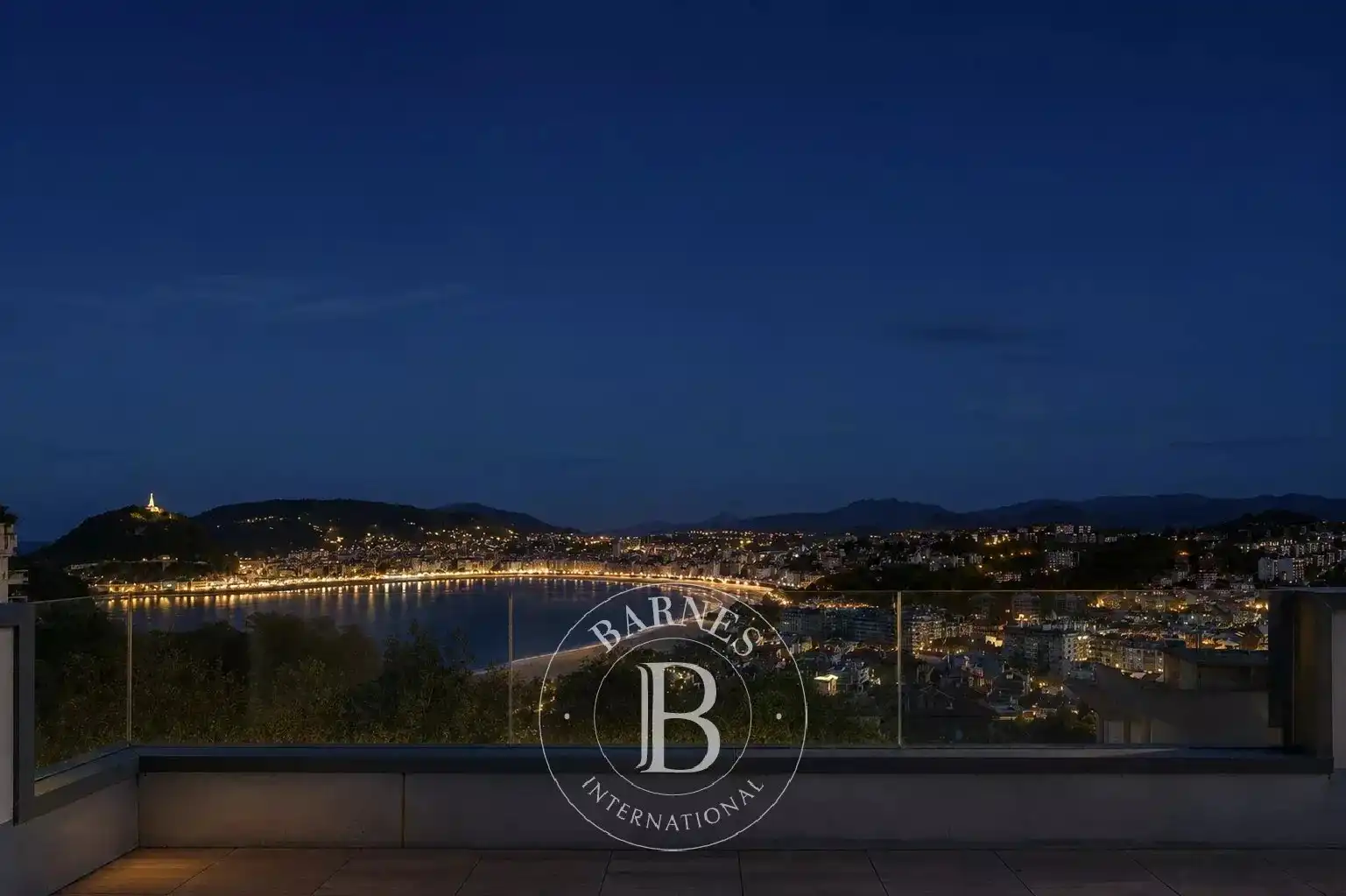 Terrassa de Casa o xalet en venda en Donostia - San Sebastián  amb Calefacció, Terrassa i Piscina