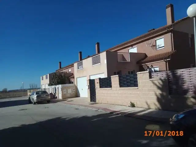Vista exterior de Casa adosada en venta en Villaralbo con Jardín privado, Terraza y Trastero