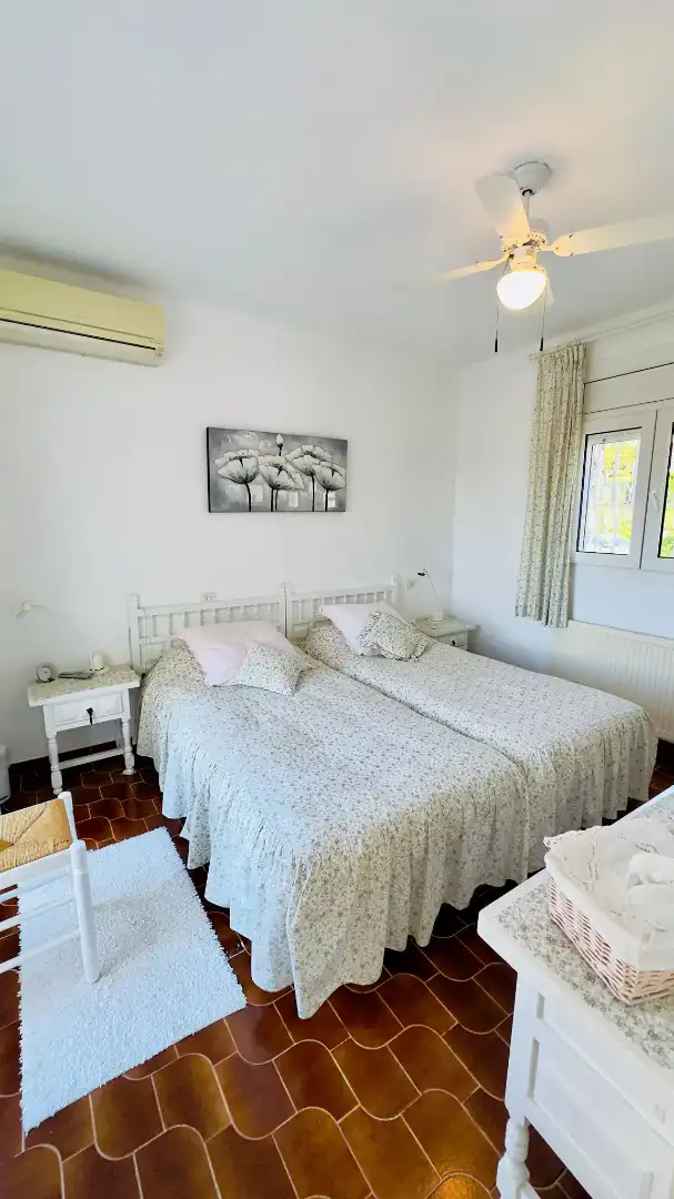 Habitación de Casa o chalet en venta en L'Estartit con Aire acondicionado, Calefacción y Jardín privado