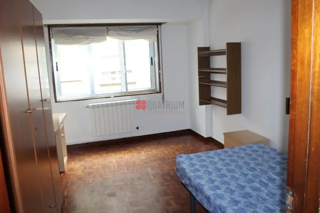 Bedroom of Flat for rent in Santiago de Compostela   with Heating, Parquet flooring and Furnished