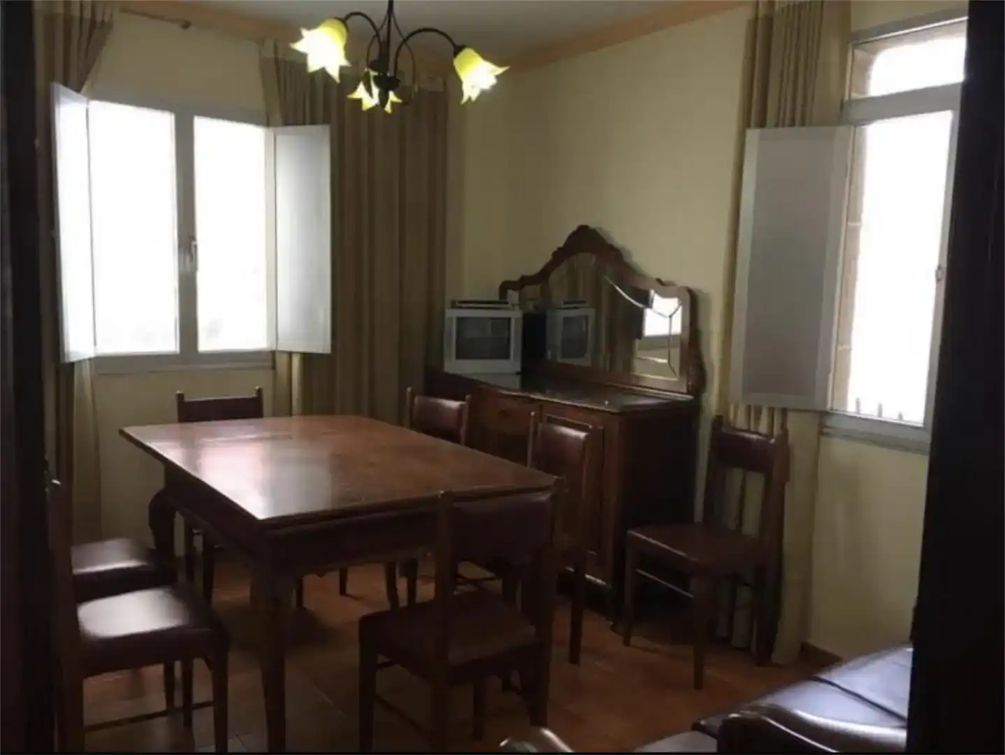 Esszimmer von Erdgeschoss zur Miete in Sanxenxo mit Möbliert, Ofen und Waschmaschine