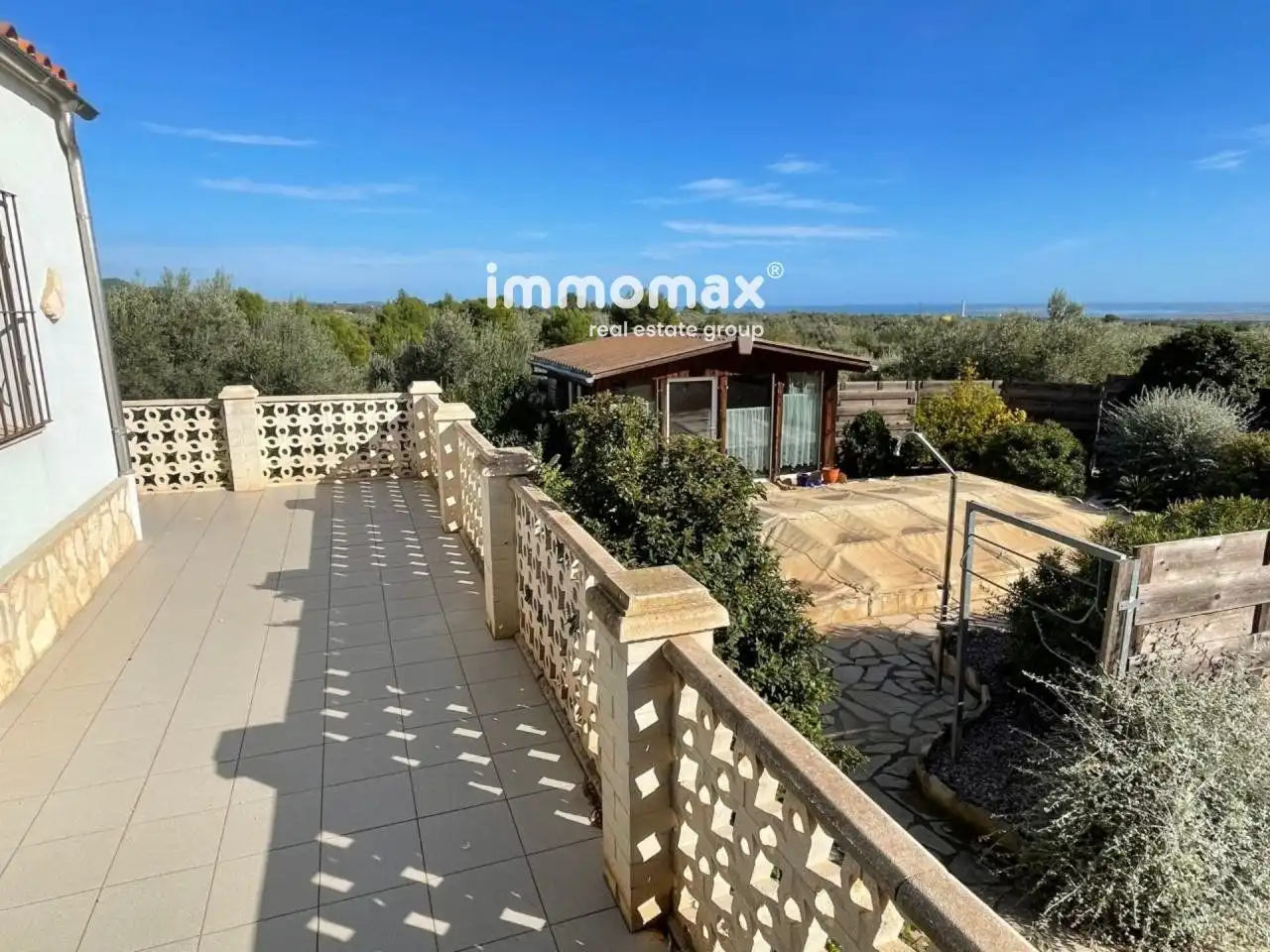 Vista exterior de Casa o xalet en venda en Camarles amb Terrassa, Piscina i Moblat