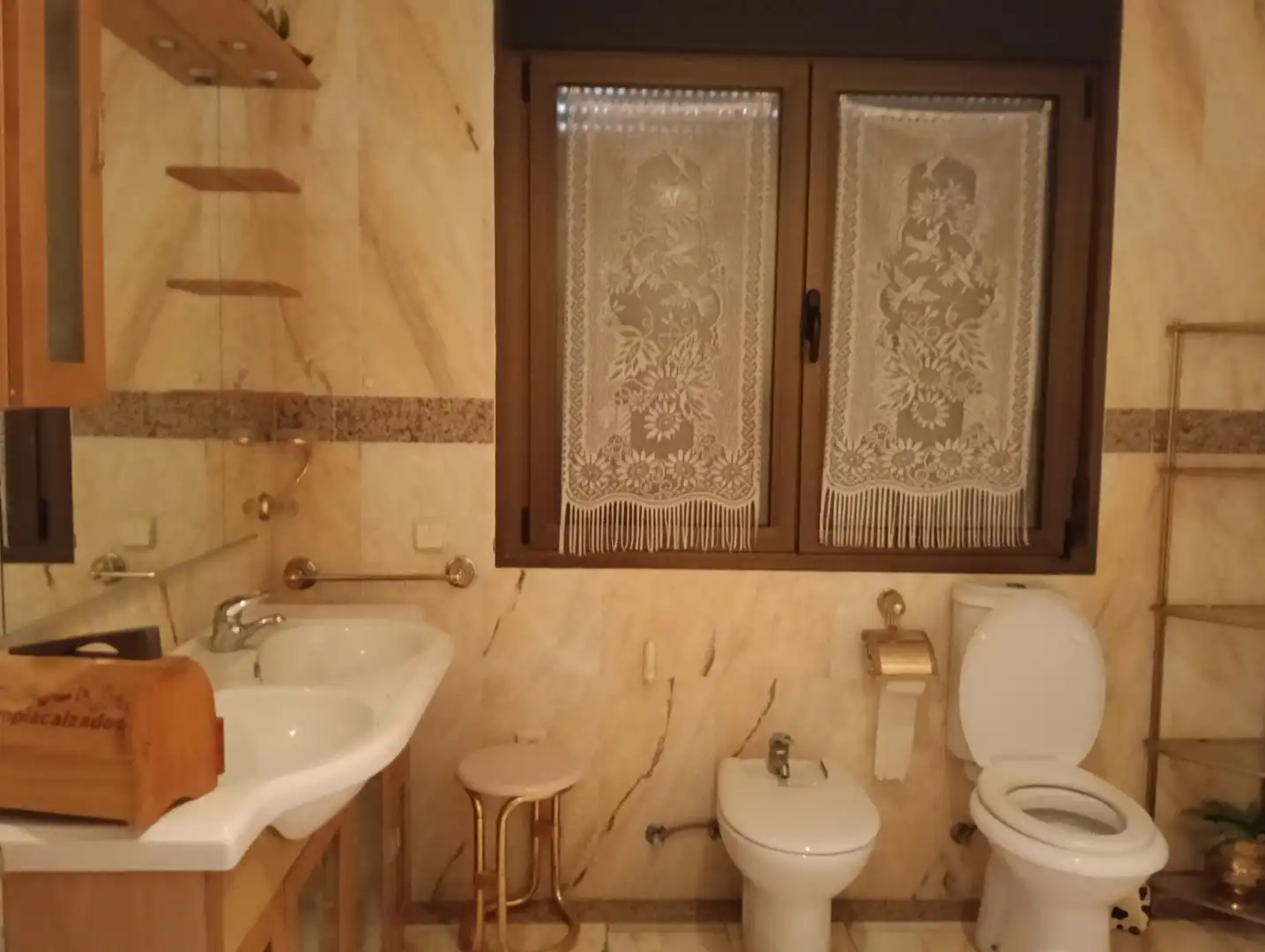 Bany de Casa o xalet en venda en Casarrubios del Monte amb Aire condicionat, Calefacció i Jardí privat