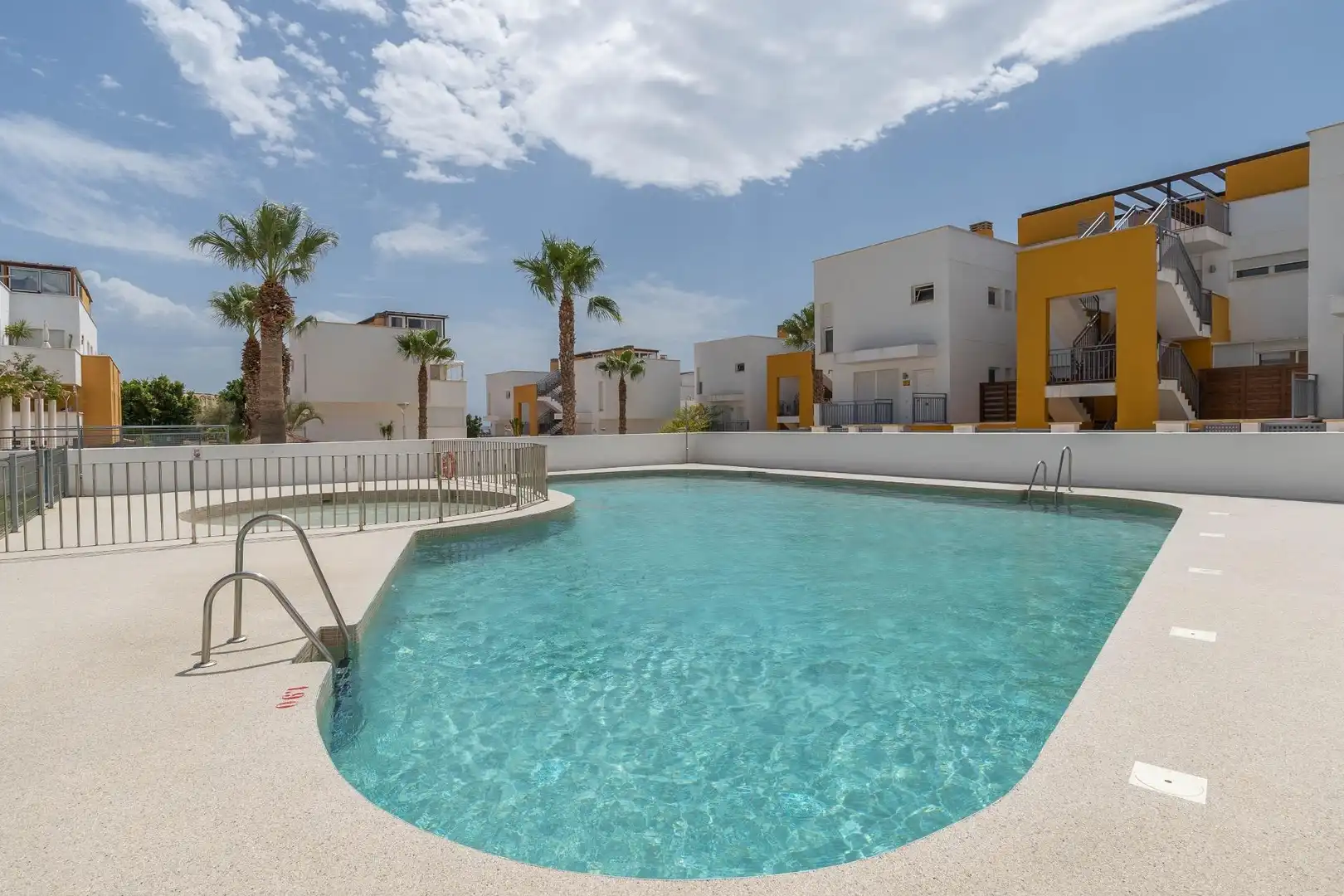 Piscina de Piso en venta en Vera con Aire acondicionado, Terraza y Trastero