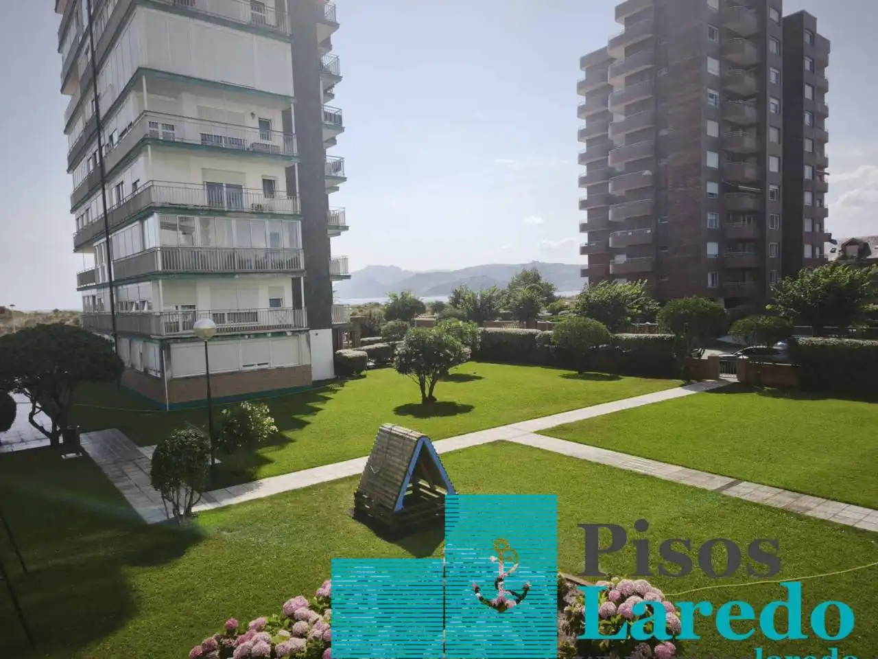 Vista exterior de Piso en venta en Laredo