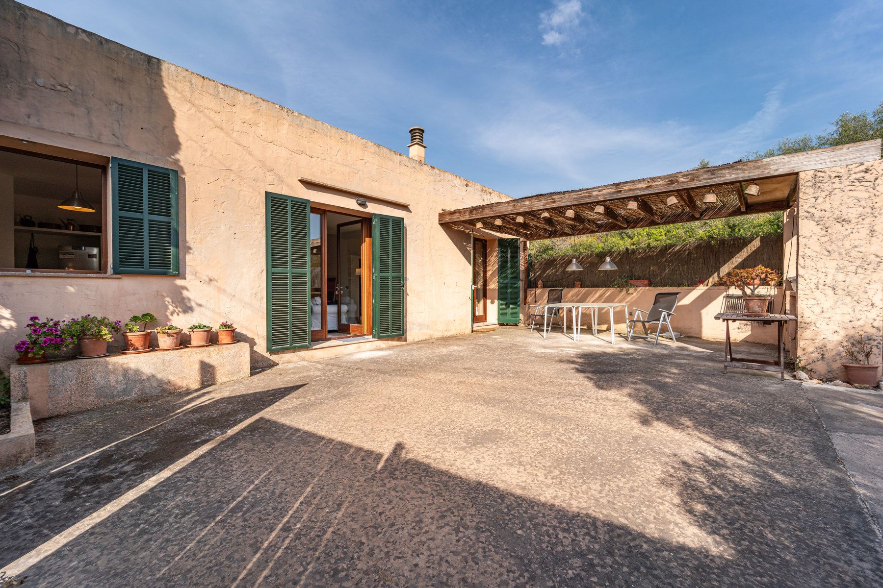 Vista exterior de Casa o xalet en venda en Ses Salines amb Aire condicionat, Calefacció i Jardí privat
