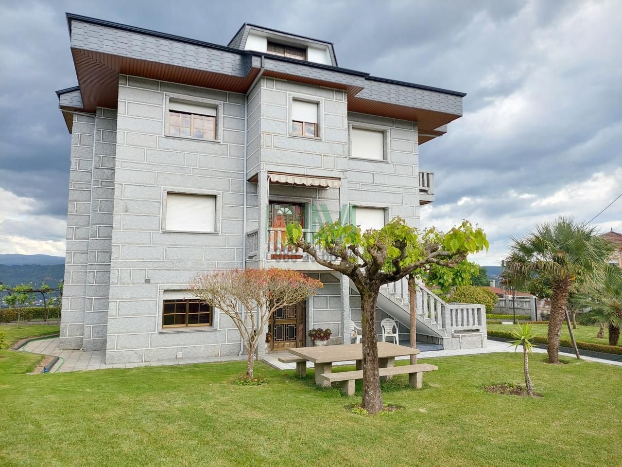 Vista exterior de Casa o xalet en venda en Ourense Capital  amb Calefacció, Jardí privat i Parquet