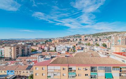 Vista exterior de Pis en venda en  Granada Capital amb Terrassa i Balcó