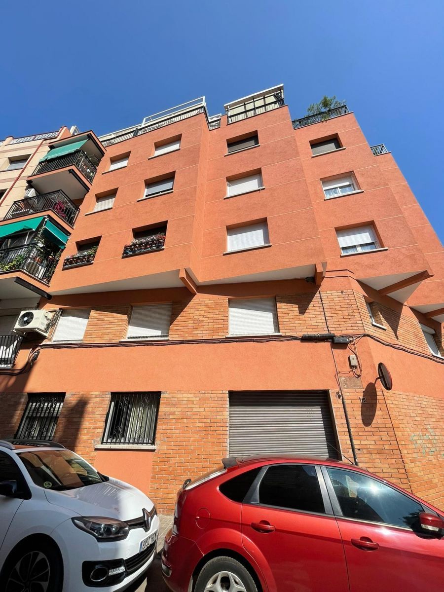 Vista exterior de Local en venta en Barberà del Vallès