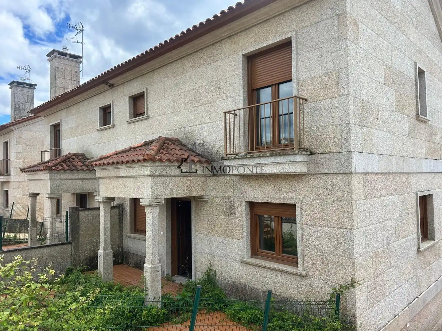 Vista exterior de Casa adosada en venta en Moaña con Jardín privado, Terraza y Balcón