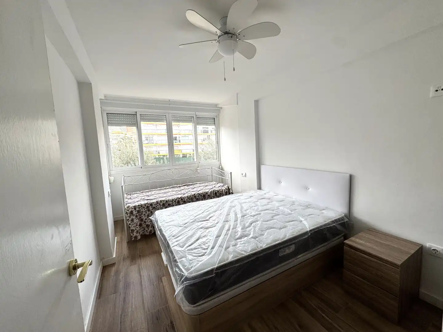Dormitori de Apartament de lloguer en Benidorm amb Aire condicionat, Calefacció i Terrassa