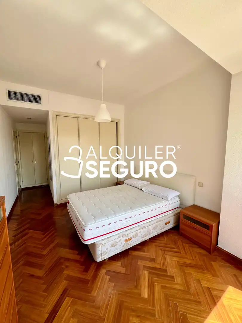 Habitación de Piso de alquiler en Madrid con Aire acondicionado, Calefacción y Amueblado