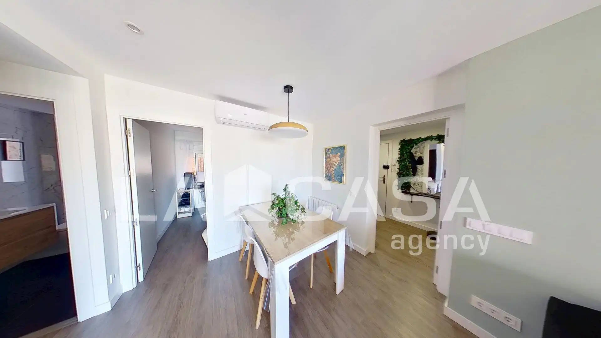 Comedor de Piso en venta en Barcelona con Balcón