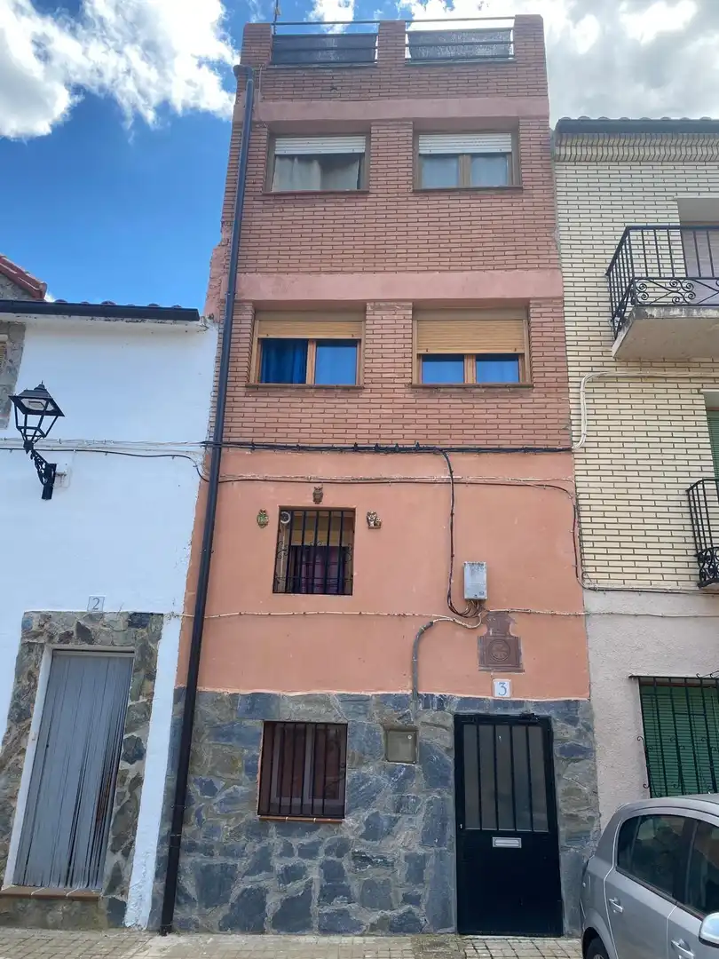 Vista exterior de Finca rústica en venda en Villanueva de Jiloca amb Jardí privat