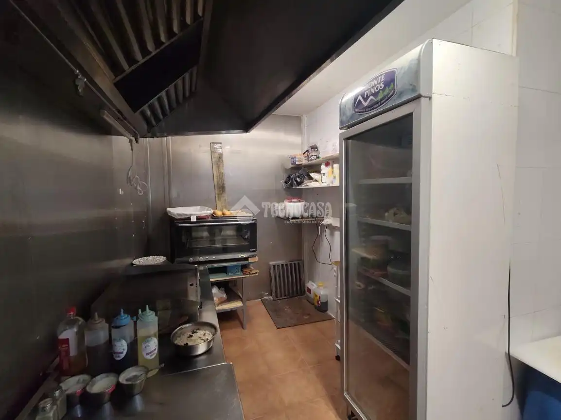 Cuina de Local en venda en Velilla de San Antonio amb Aire condicionat, Calefacció i Terrassa