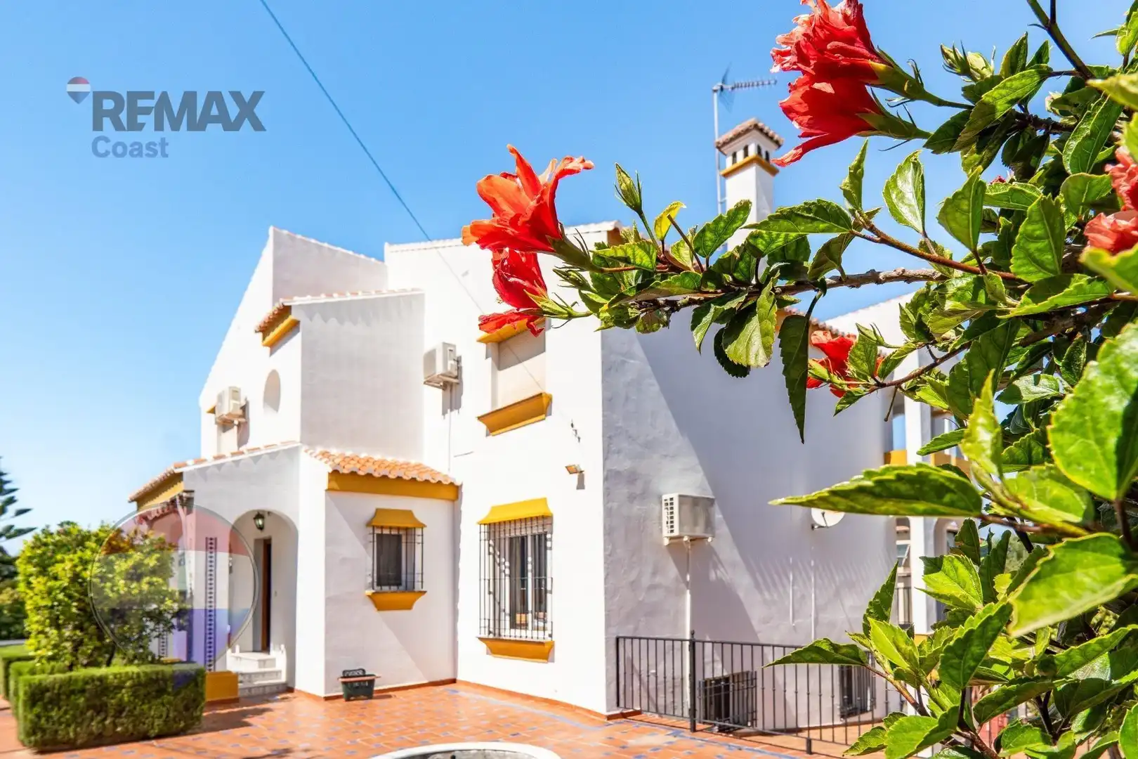 Vista exterior de Casa o xalet en venda en Alhaurín de la Torre amb Piscina comunitària