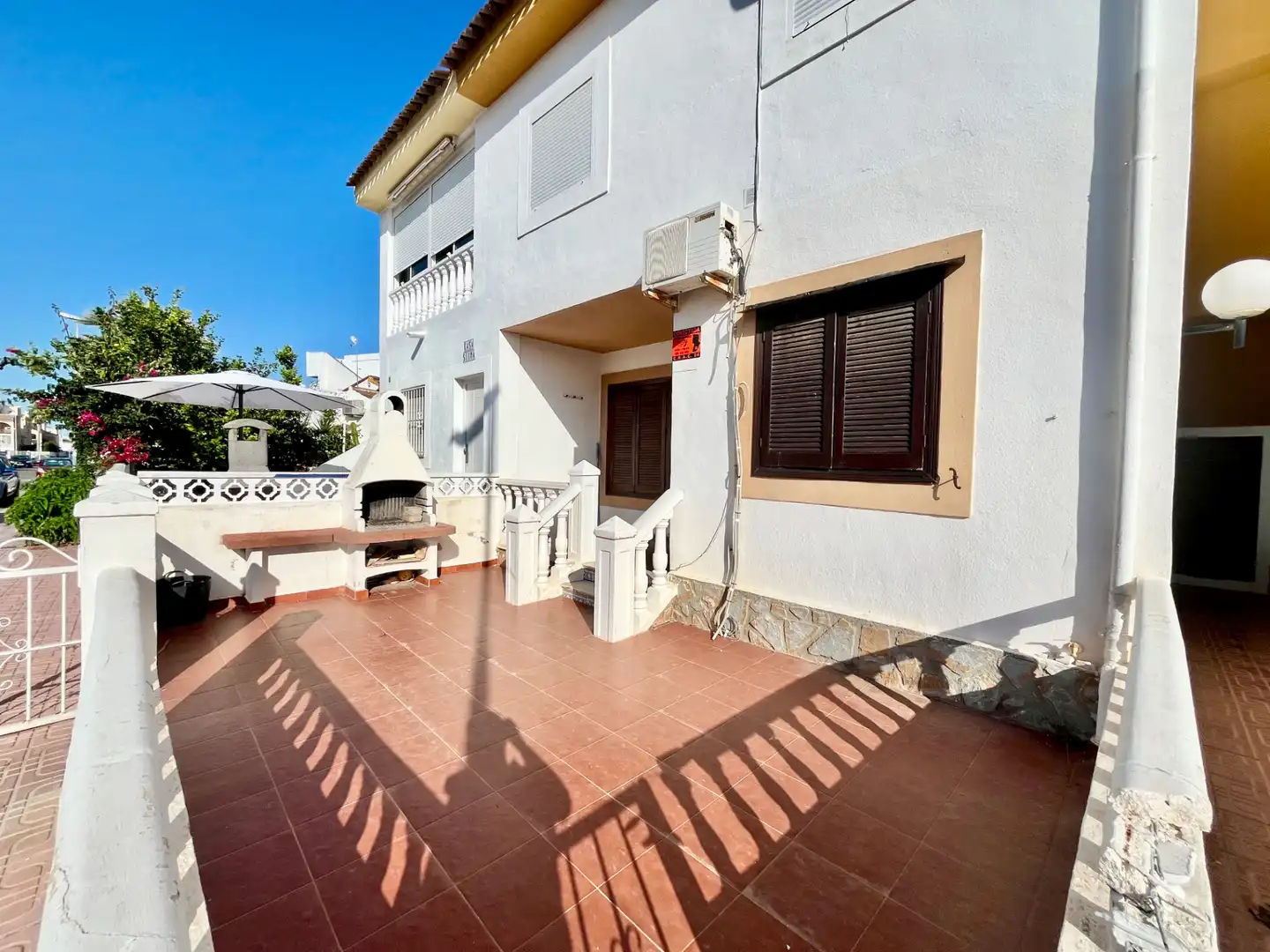 Vista exterior de Casa adosada en venta en Orihuela con Aire acondicionado, Terraza y Trastero