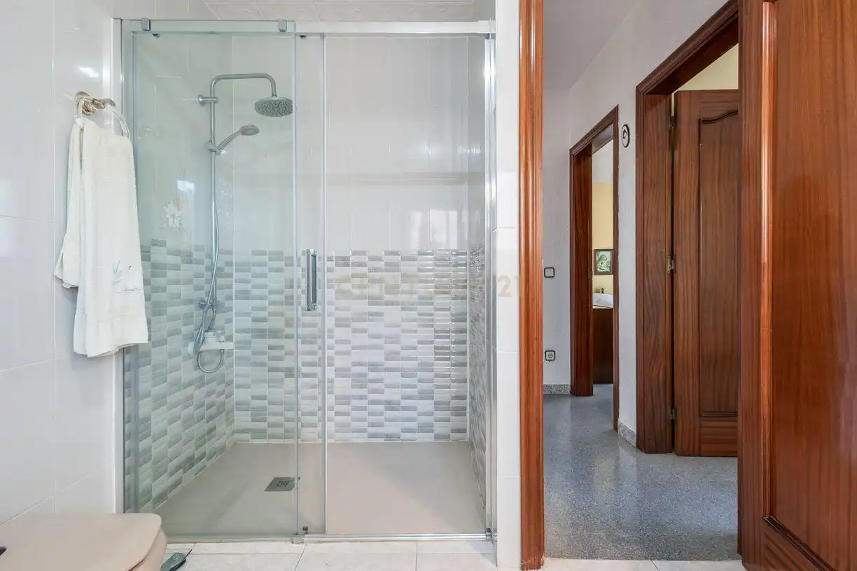 House with pool for sale in Carrer de les Orquídies, Viladecans, Spain, imagen 35