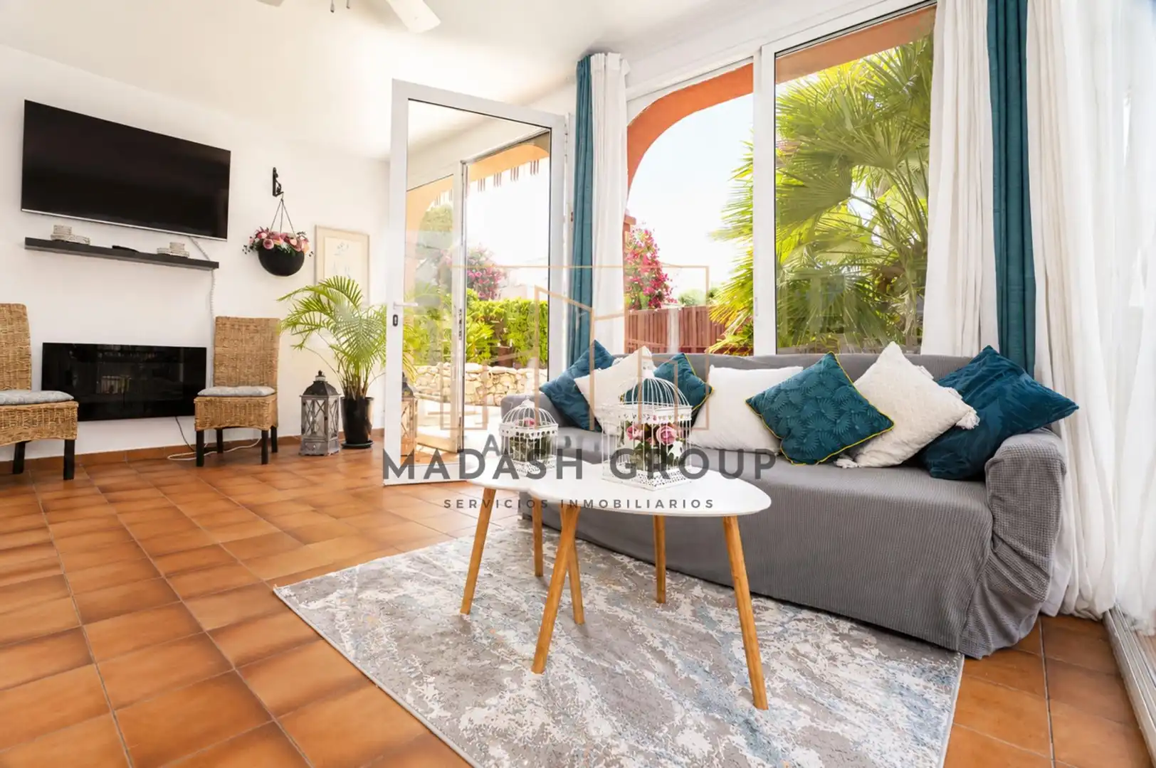 Sala d'estar de Casa o xalet en venda en Cunit amb Aire condicionat, Calefacció i Jardí privat