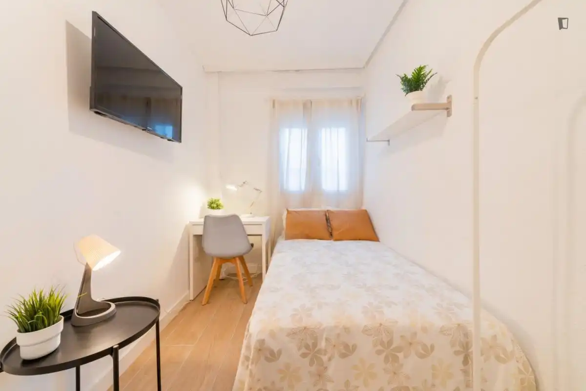 Bedroom of Apartments for share in  Valencia Capital  with Furnished, Washing machine and Microwave