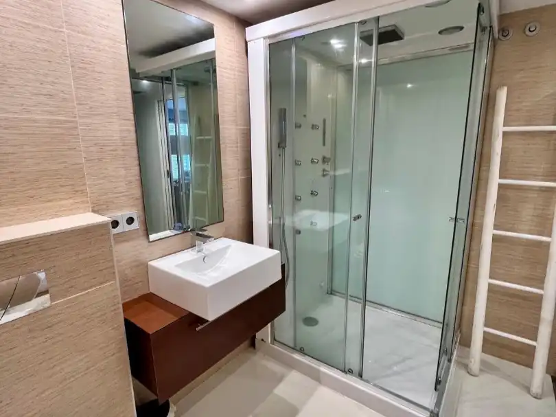 Bathroom of Apartments for rent in Eivissa  with Air Conditioner, Heating and Parquet flooring