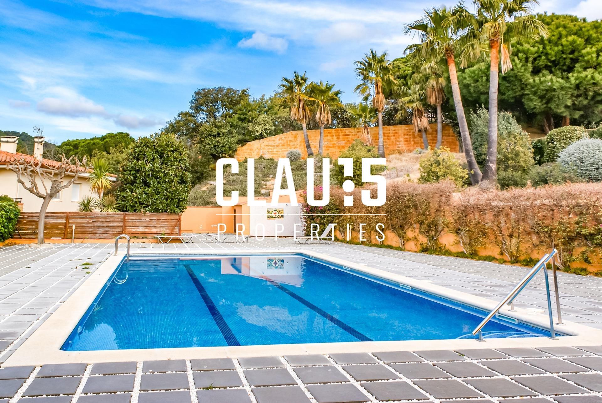 Exterior view of Single-family semi-detached for sale in Sant Pol de Mar  with Air Conditioner, Heating and Private garden