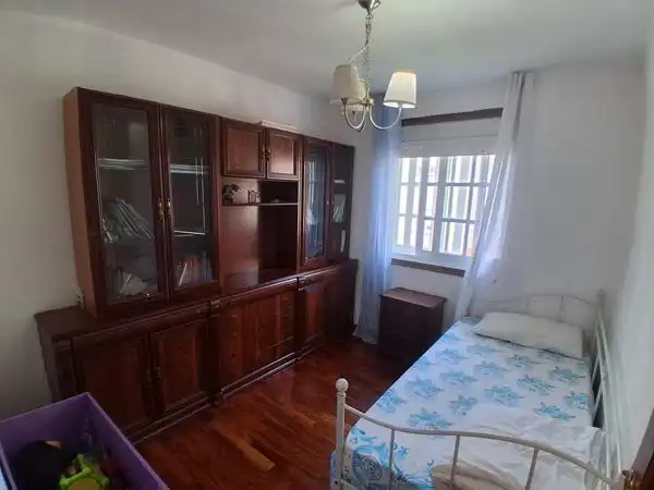 Habitación de Piso en venta en Vigo  con Calefacción, Trastero y Amueblado
