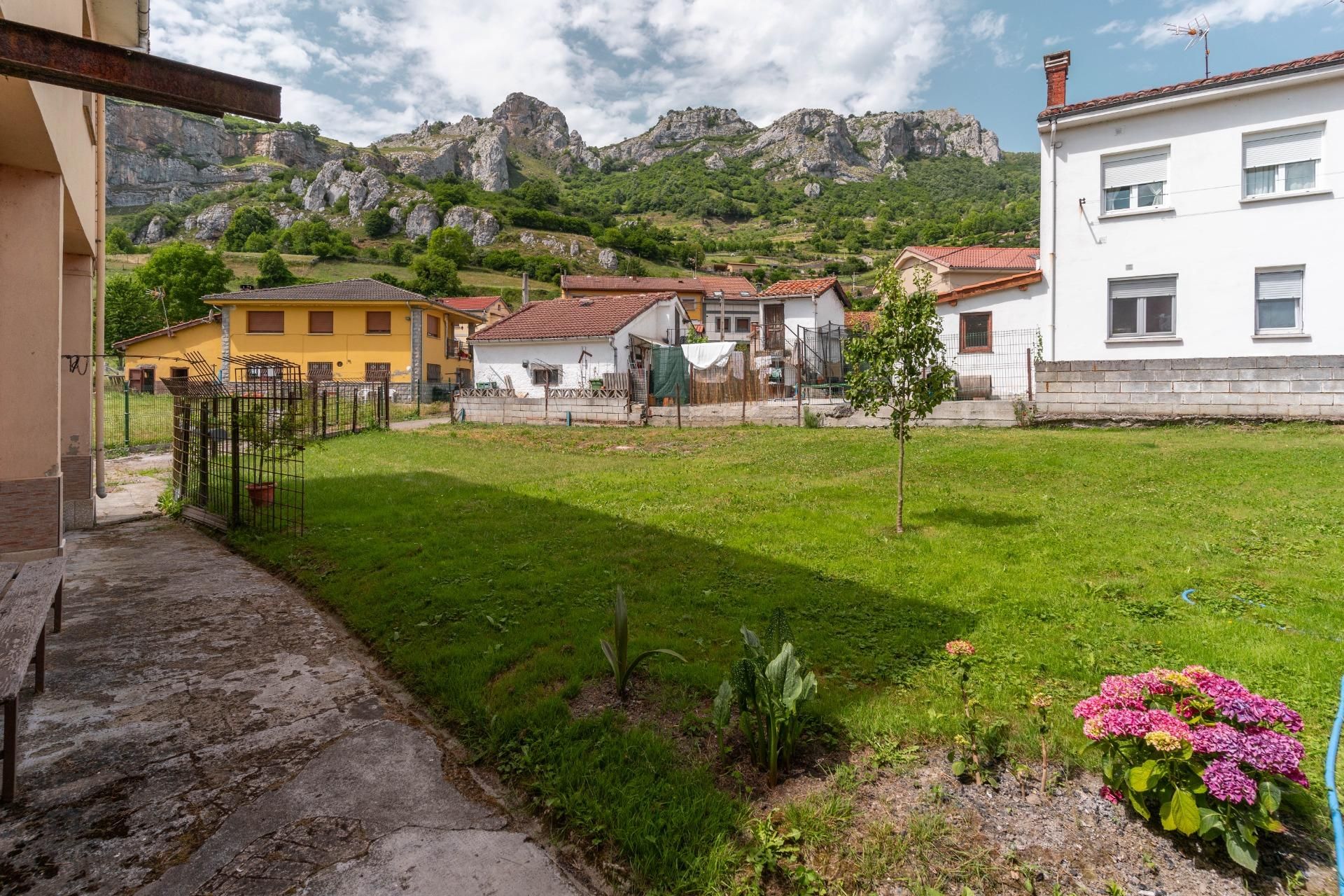 Jardí de Casa o xalet en venda en Aller amb Jardí privat, Parquet i Terrassa