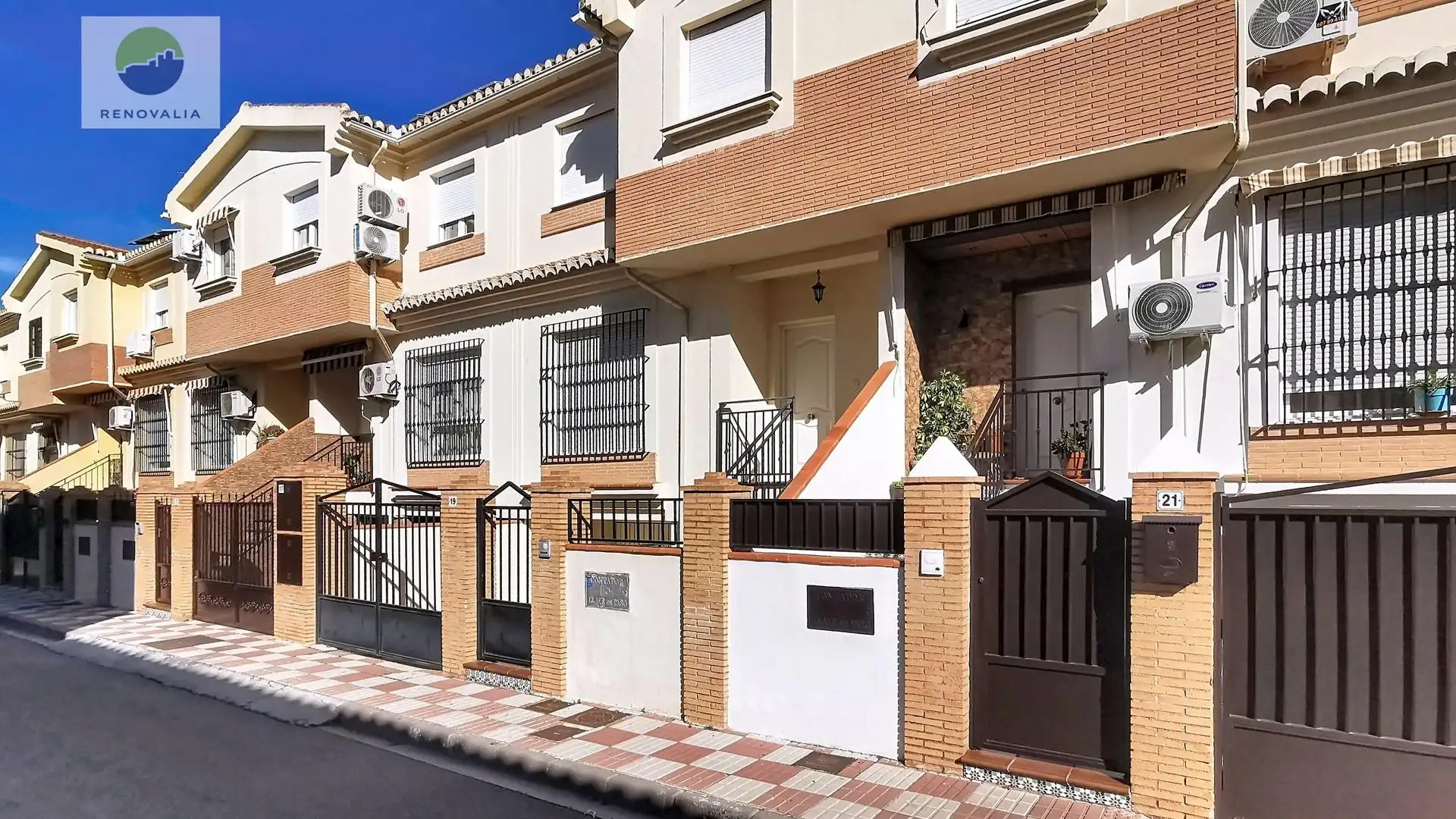 Vista exterior de Casa adosada en venta en Armilla con Calefacción