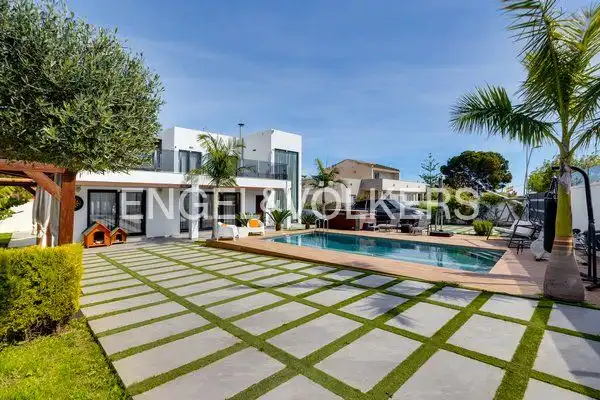 Piscina de Finca rústica en venta en Torrevieja con Aire acondicionado, Calefacción y Jardín privado