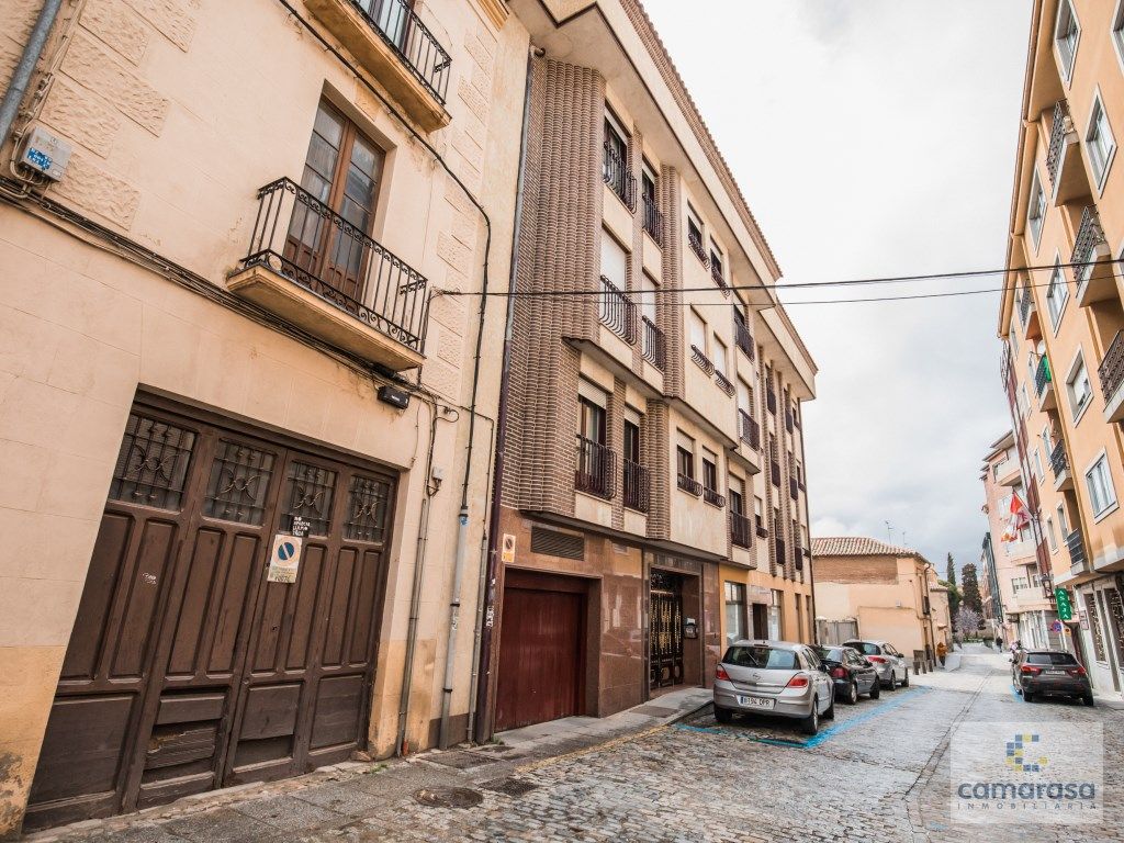 Vista exterior de Piso de alquiler en Ávila Capital con Amueblado