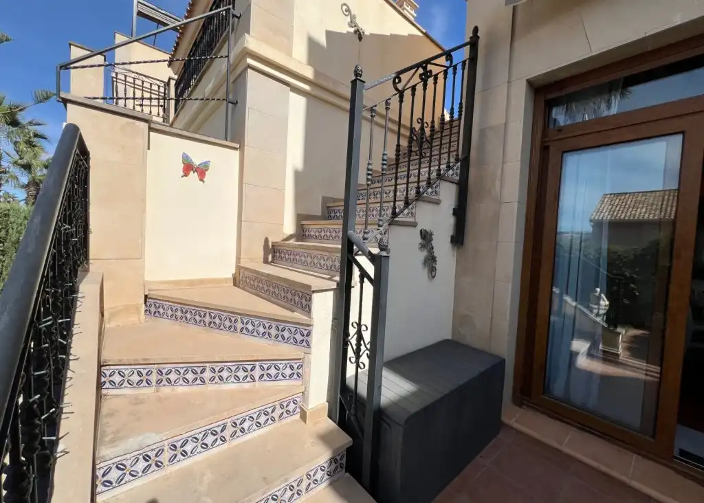 Casa o xalet en venda en Alicante / Alacant amb Aire condicionat, Calefacció i Jardí privat