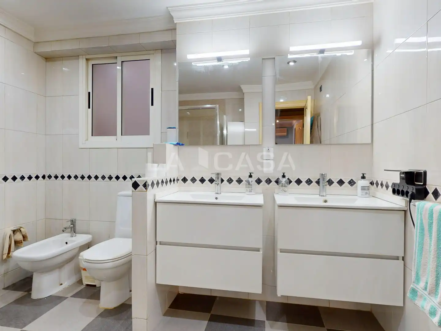 Baño de Piso en venta en Valencia con Aire acondicionado y Balcón