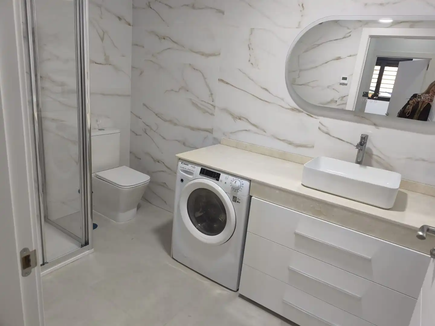 Badezimmer von Wohnungen zur Miete in Cáceres mit Klimaanlage, Heizung und Möbliert