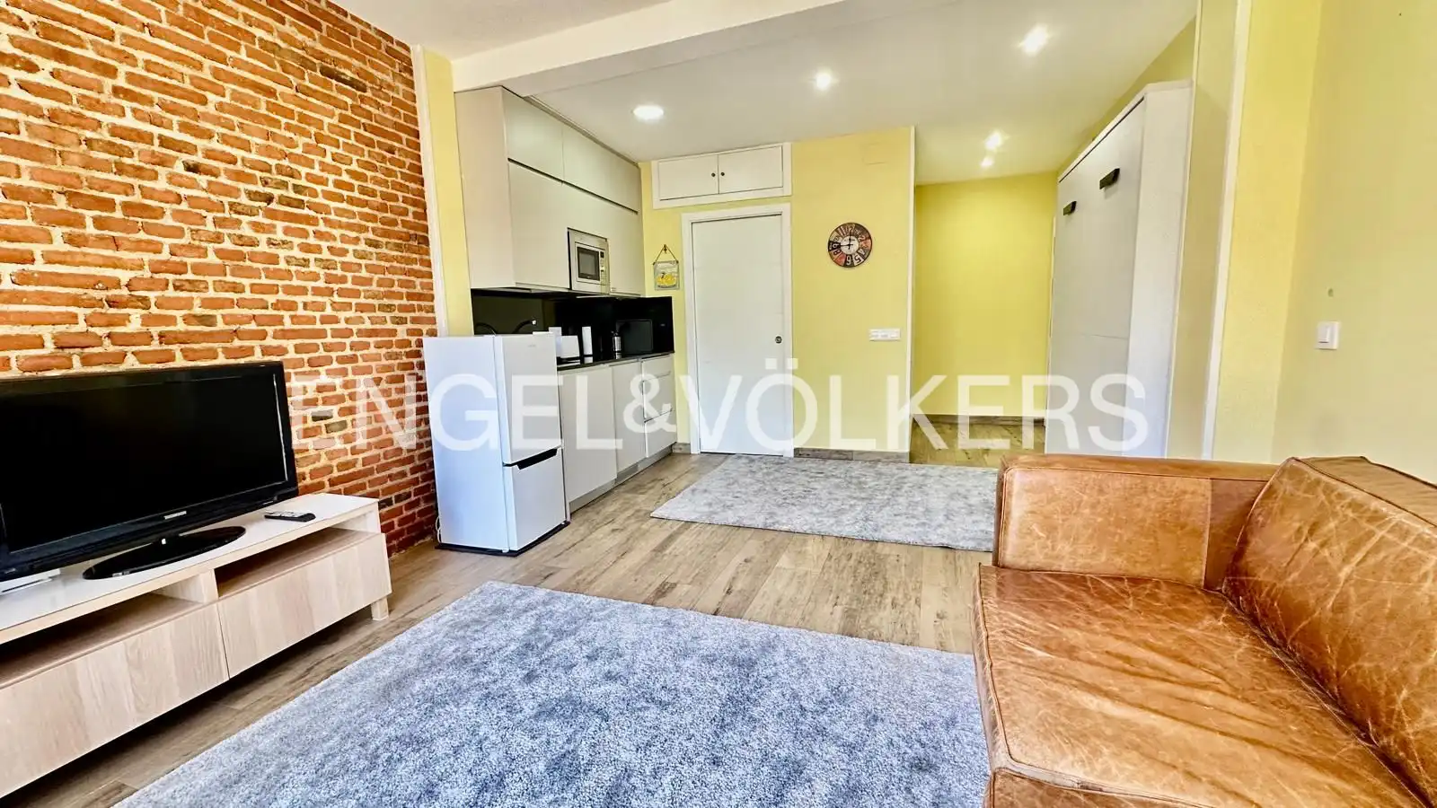 Living room of Flat for rent in Madrid  with Air Conditioner, Heating and Furnished