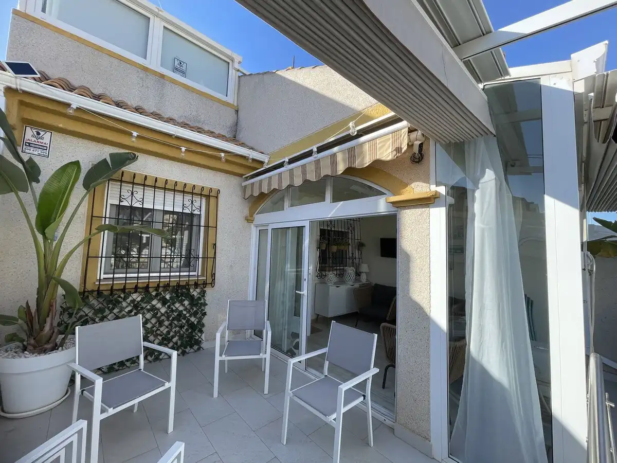 Terrassa de Casa o xalet en venda en Pilar de la Horadada amb Aire condicionat, Jardí privat i Terrassa